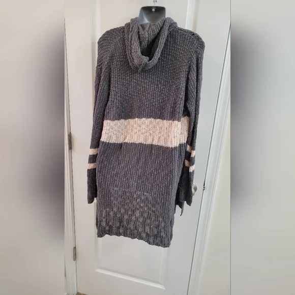 Large light weight grey & pink hooded sweater - Picture 2 of 3